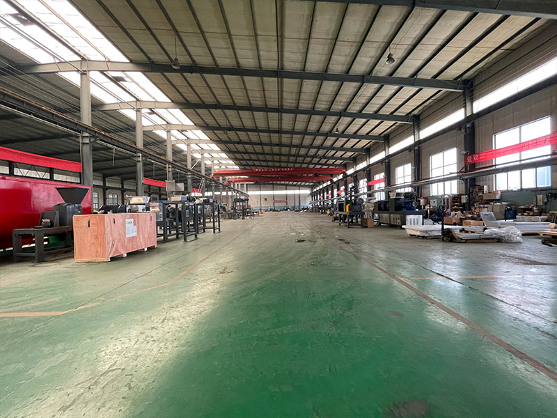 Screw press production and assembly area at Chuantai Machinery factory