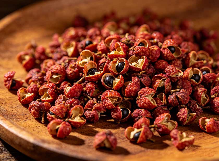 Screw press dewatering machine processing pepper oil